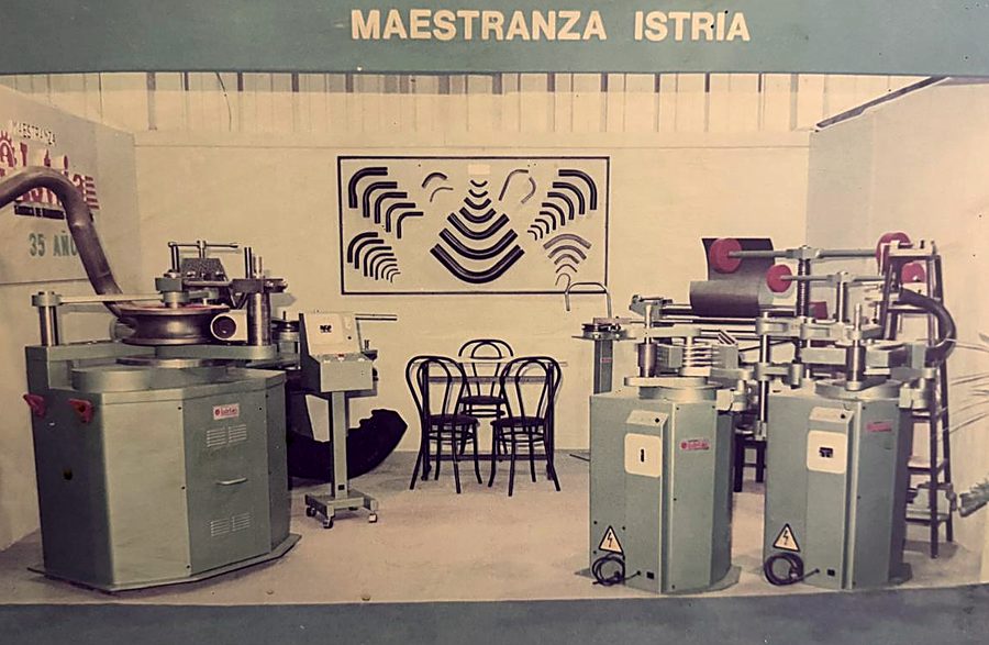 Fachada histórica de Istria Curvadoras